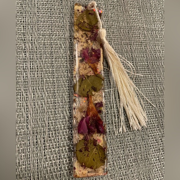 #97 Medium Size Floral Bookmark - Picture 3 of 17